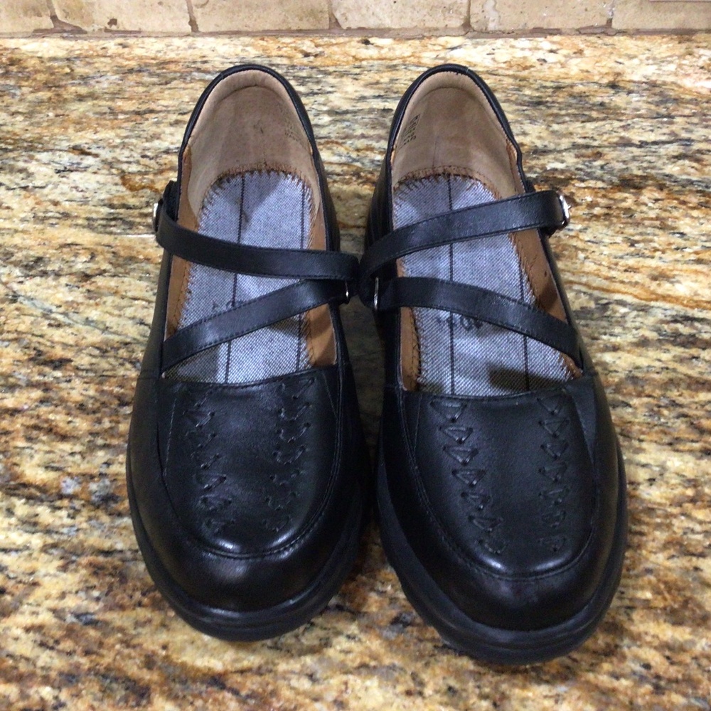 Women's Black Mary Jane Cross-Strap Flats